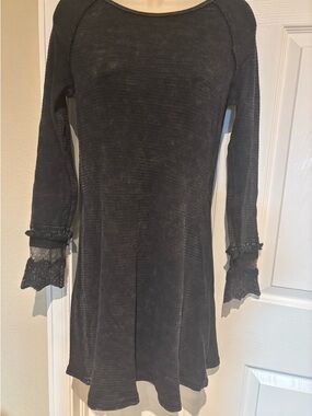 Women's Black Long-Sleeve Knit Dress with Lace-Trim Cuffs